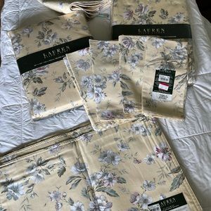 Ralph Lauren tablecloth’s, placemats, and napkins! Read Details below!!